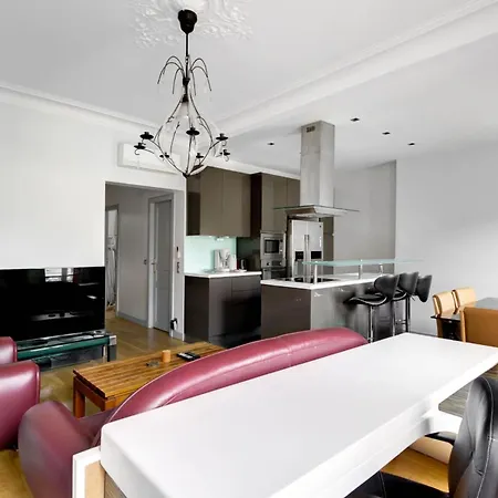 Moderne Avec Cuisine Equipee Et Balcon Apartamento Paris