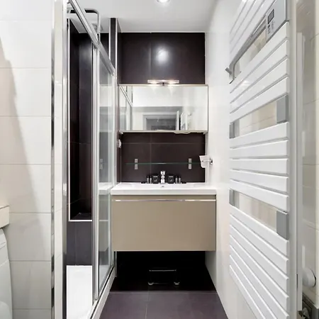 Moderne Avec Cuisine Equipee Et Balcon דירה פריז