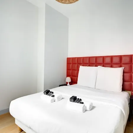 Moderne Avec Cuisine Equipee Et Balcon פריז