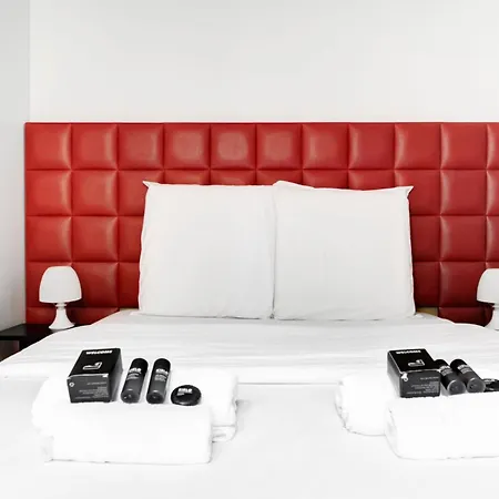 Moderne Avec Cuisine Equipee Et Balcon Paris